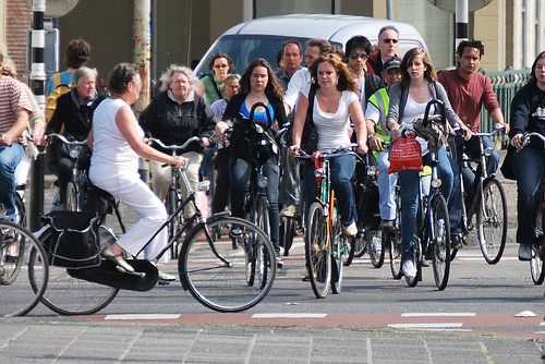 //caa.org.nz/wp-content/uploads/2014/04/Groningen-traffic-jam.jpg)